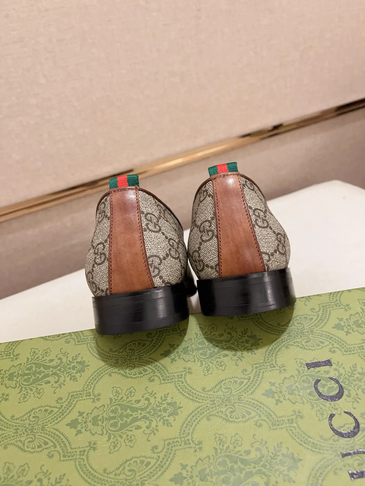 Men's shoes 💰: 520💰 (GUCCI) New product series ss hot new products 💢 💠 Casual suit shoes 👞, top imported materials Upper hardware buckles and shoe side logos, insoles and soles with brand logos 💠 💎 Upper: imported PVC material 100% 💎 Lining: cowhide/100% 💎Feet: cowhide/100% 💎Sole: rubber/100% 💎SIZE: 38 39 40 41 42 43 44 Can be customized 45
